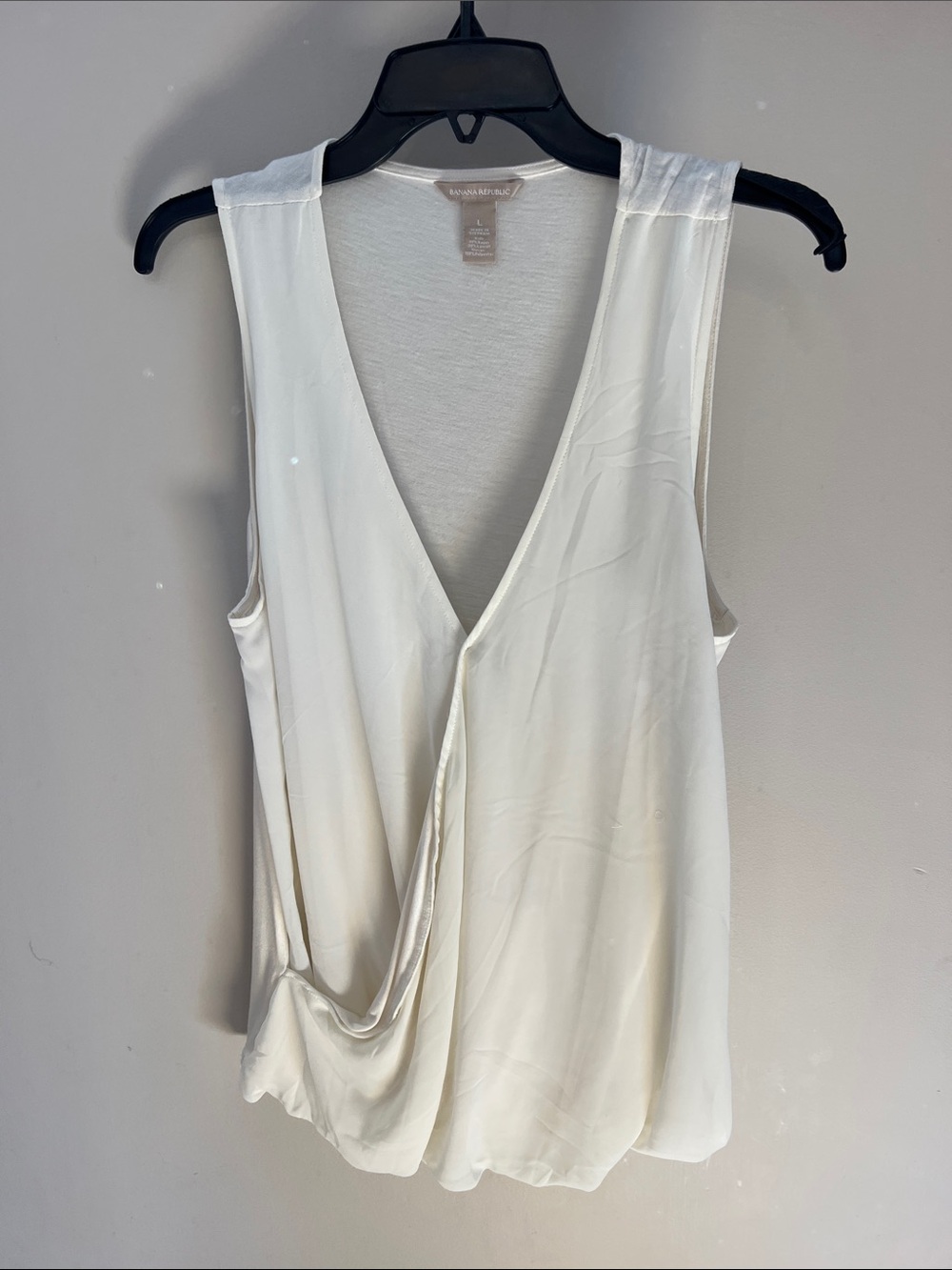 Banana Republic Cream Draped V-Neck Sleeveless Top